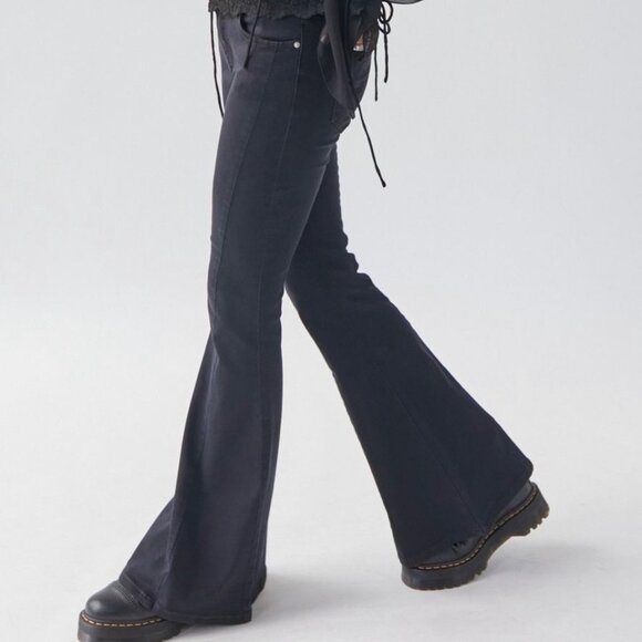 🦋 NWT 🌸 Urban Outfitters BDG Womens Extreme Flare Black Jeans Stretch Denim 24 - Picture 3 of 4